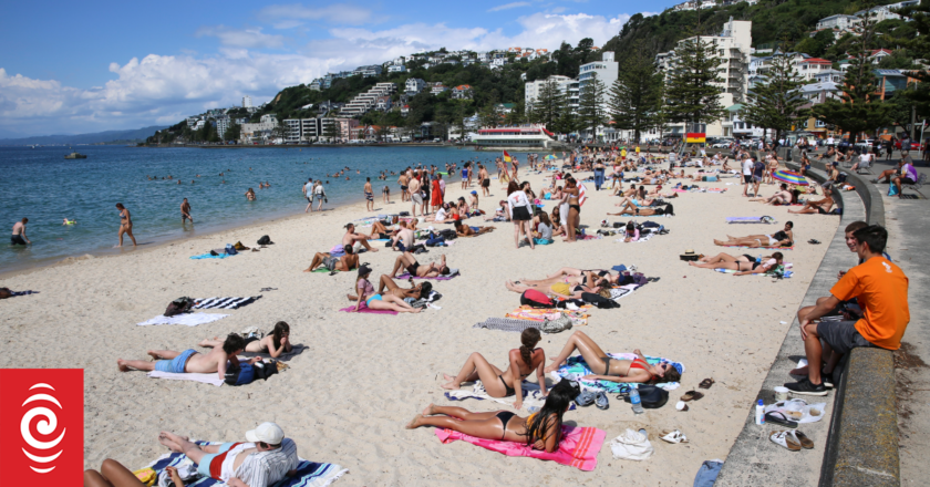 Cancer Society concerned teens promoting UV Index as tanning guide