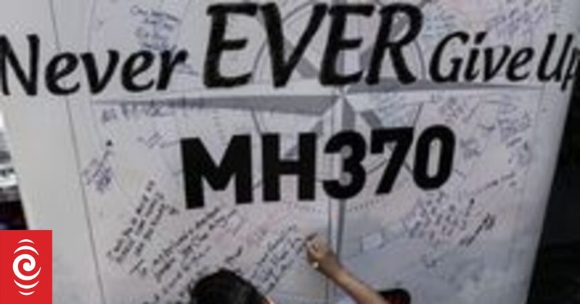 Malaysia agrees to resume search for wreckage of missing flight MH370