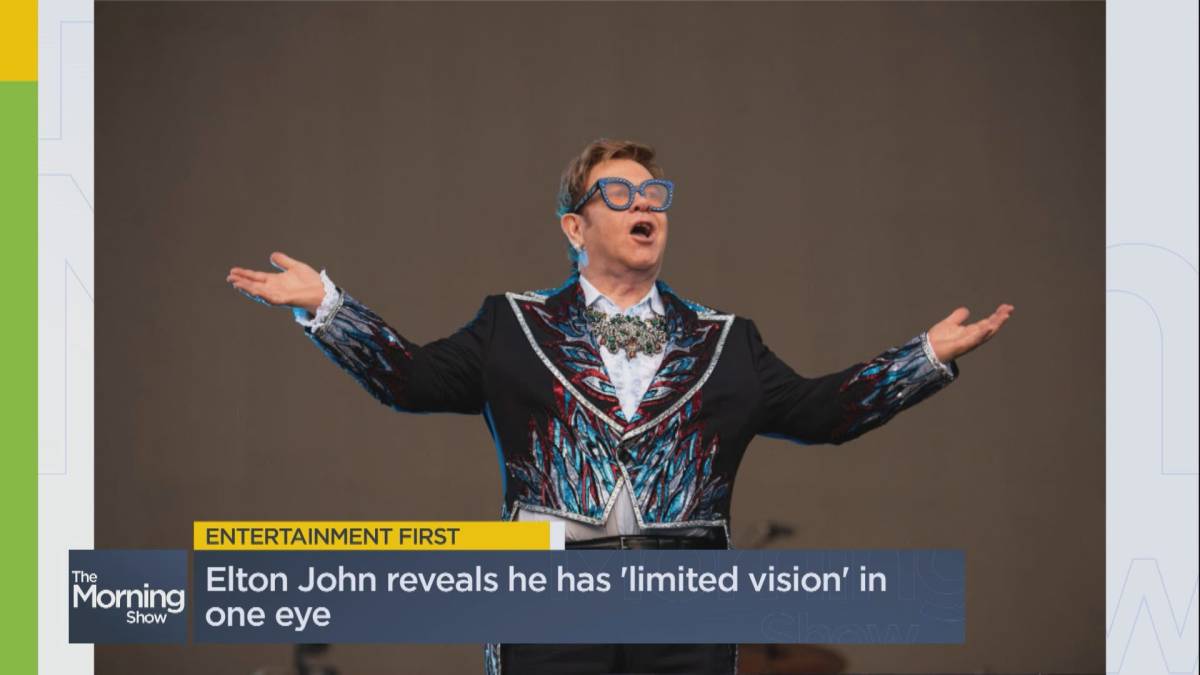 Click to play video: 'Elton John opens up about losing his vision'