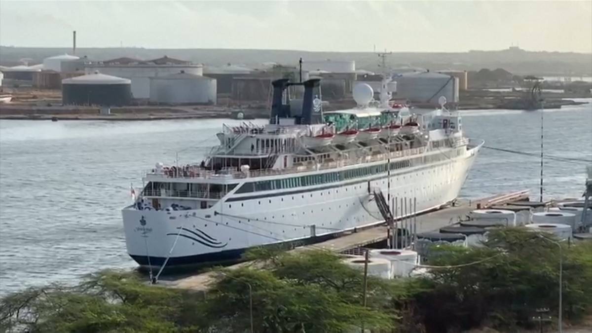 Click to play video: 'Church of Scientology cruise ship with measles-infected crew member returns to Curacao port'