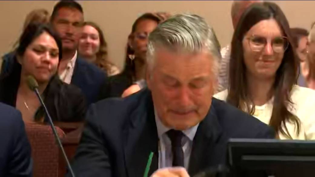 Click to play video: 'Alec Baldwin’s ‘Rust’ shooting charges dismissed by judge'