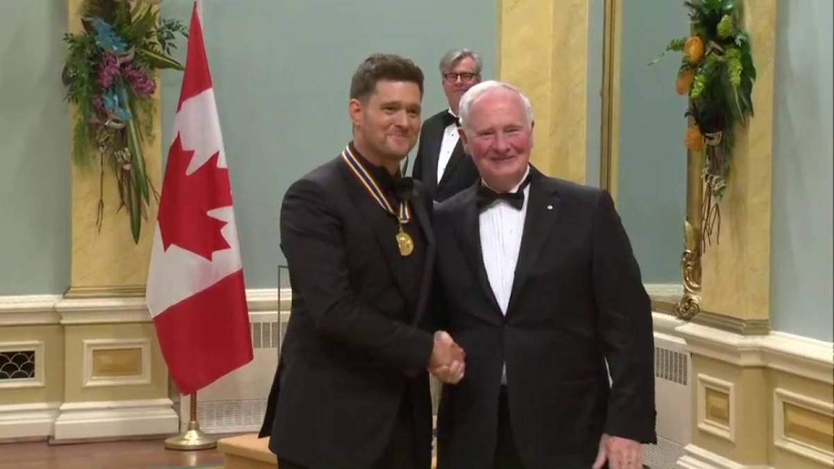 Click to play video: 'Michael Buble receives National Arts Centre Award'