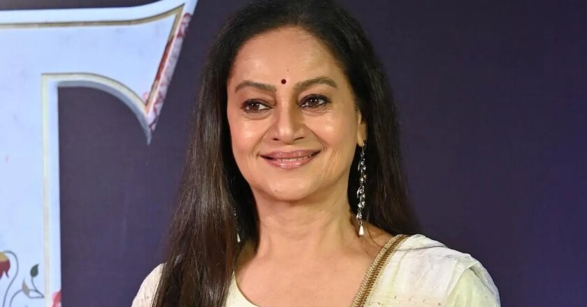Why Shabana Azmi used to laugh at Zarina Wahab?