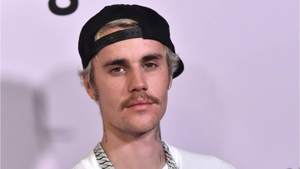 Click to play video: 'Justin Bieber stirs up social media with latest post'