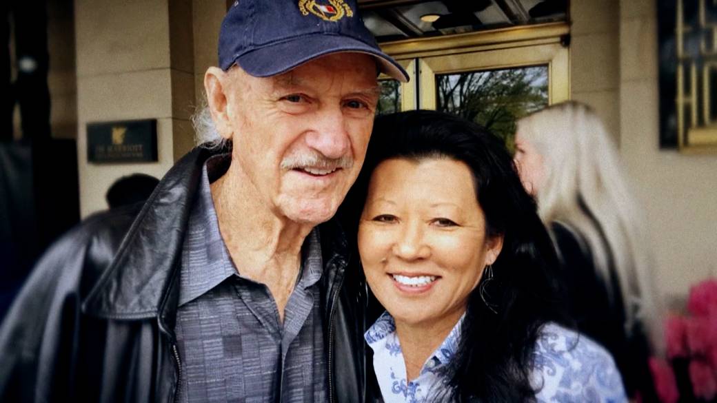 Click to play video: 'Police release bodycam video of officers responding to Gene Hackman home'