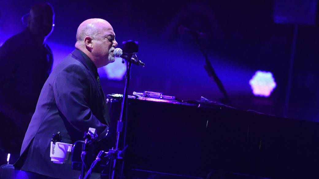 Click to play video: 'Billy Joel dedicates song, ‘The Entertainer,’ to Donald Trump'