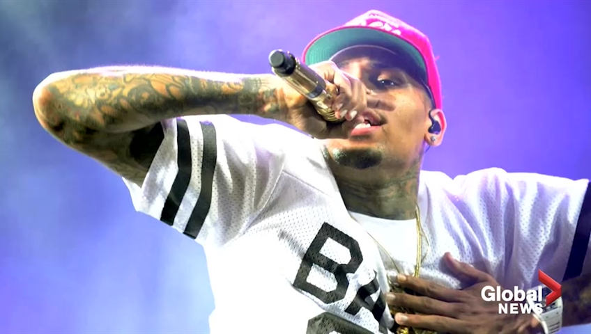 Click to play video: 'Singer Chris Brown reportedly arrested in Paris on rape allegations'