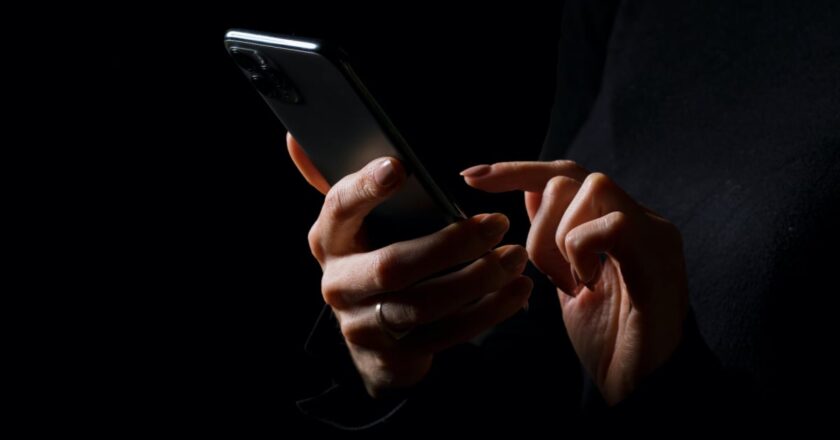 This Spyware Warning From Apple Is Actually Real