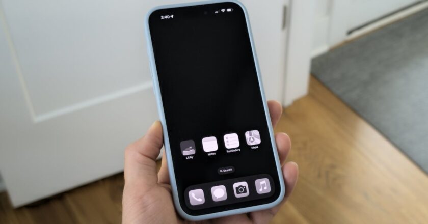 I Changed These Settings to Turn My iPhone Into a ‘Dumbphone’ and I’m Loving Using It Less