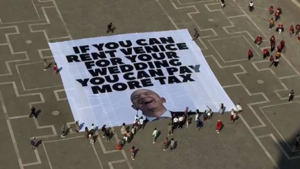 Click to play video: '‘No Space for Bezos’: Venice protests billionaire’s lavish wedding party'