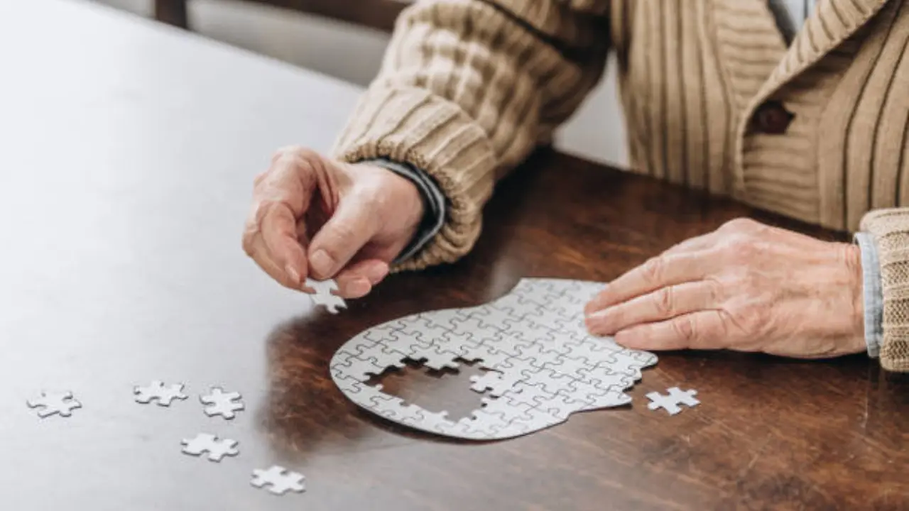 Busier social life may indicate Alzheimers disease risk Study