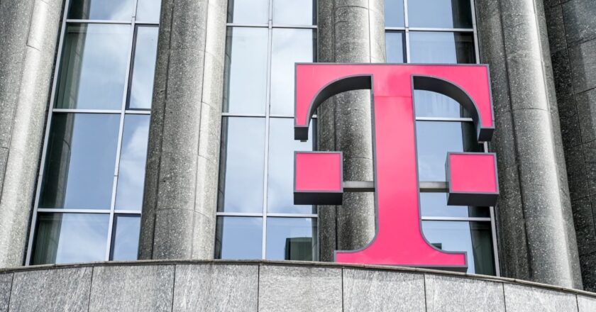 That T-Mobile Security Text Is Legit, but You Still Shouldn’t Click Links
