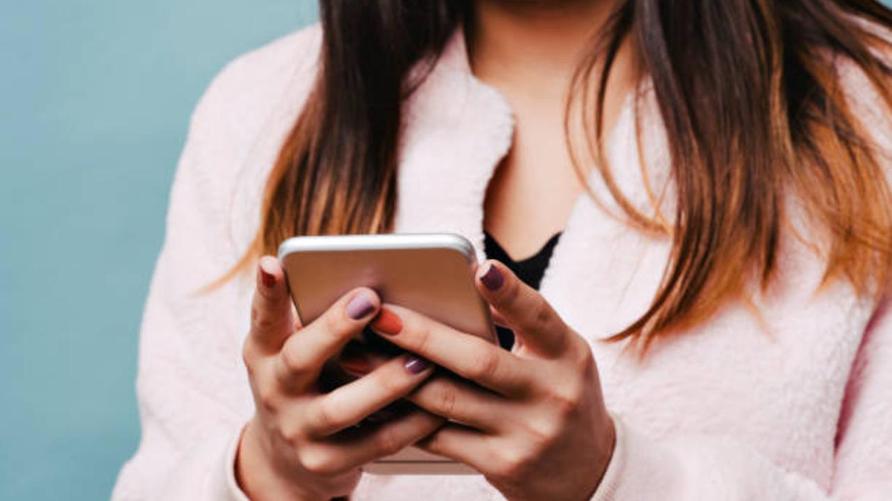 Just one hour of scrolling social media reels may cause
