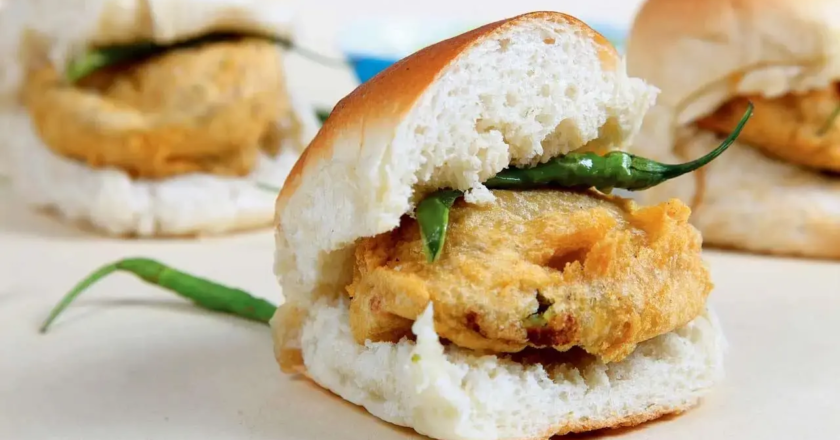 ‘A single vada pav has 250 – 300 calories’, reveal Mumbai dietitians