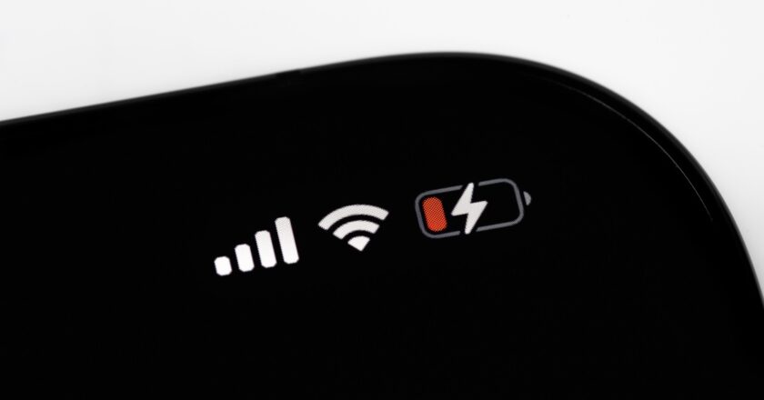 Try the ‘Adaptive Power’ Setting to Improve Battery Life in iOS 26