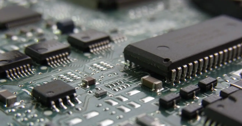 Researchers make atoms talk to each other inside silicon chips: Study