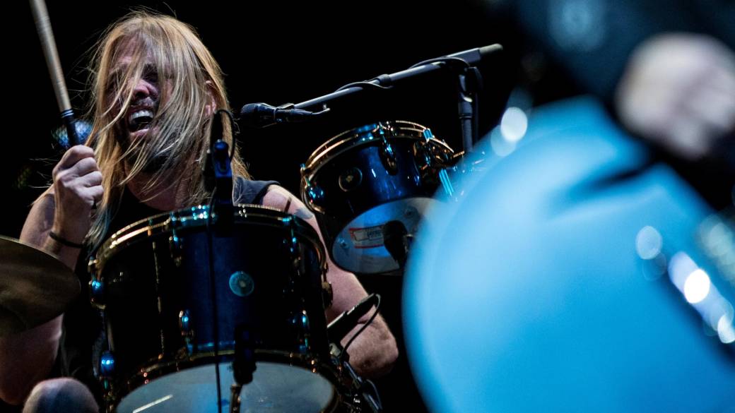Click to play video: 'Foo Fighters drummer Taylor Hawkins dead at age 50, band says'