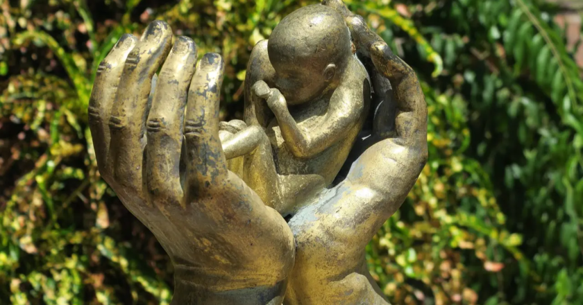 Costa Rica`s president limits abortion to life-threatening cases