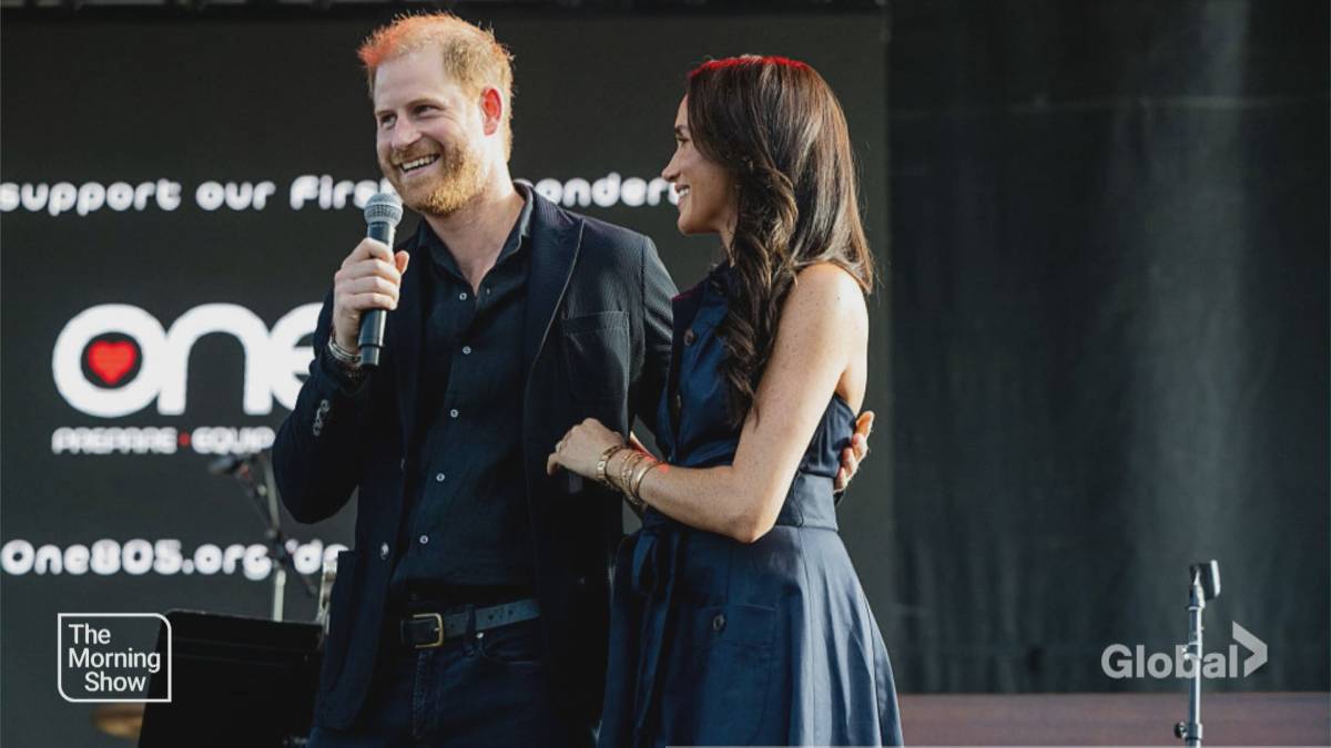 Click to play video: 'Prince Harry, Meghan Markle make surprise appearance at Santa Barbara benefit'
