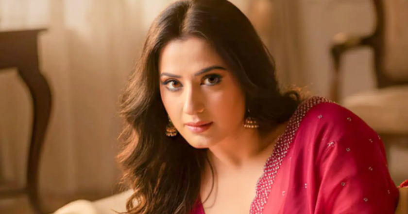 Aalisha Panwar`s Vinny Ki Kitaab looks are an ode to Sridevi from Chandni