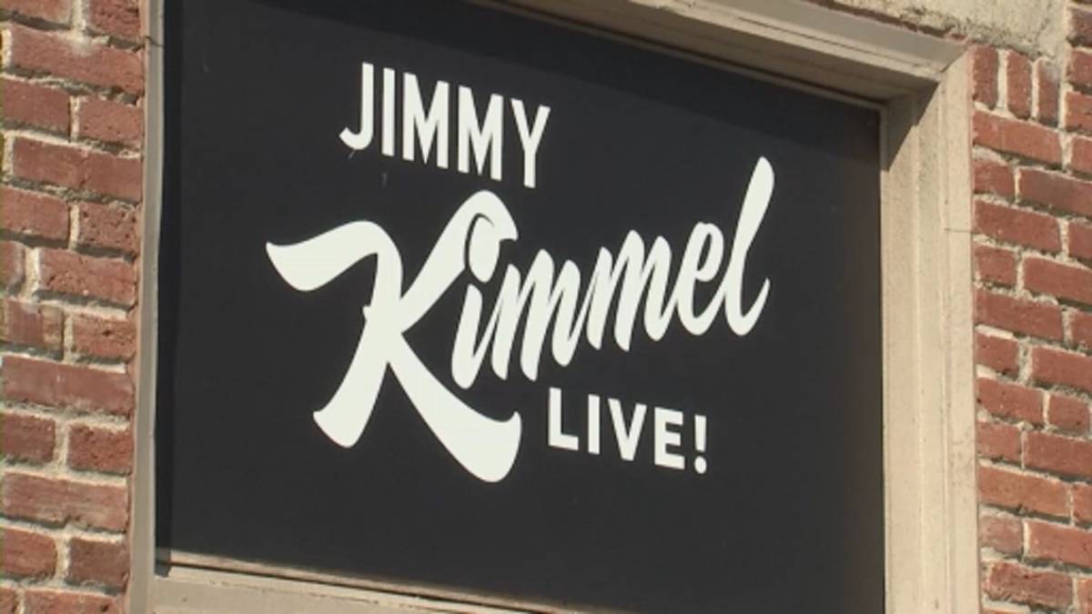 Click to play video: 'Kimmel returns to airwaves, makes emotional defence of free speech'