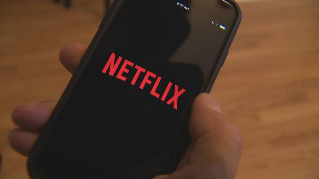 Click to play video: 'Tech Talk: DVD rot and Netflix content spending'
