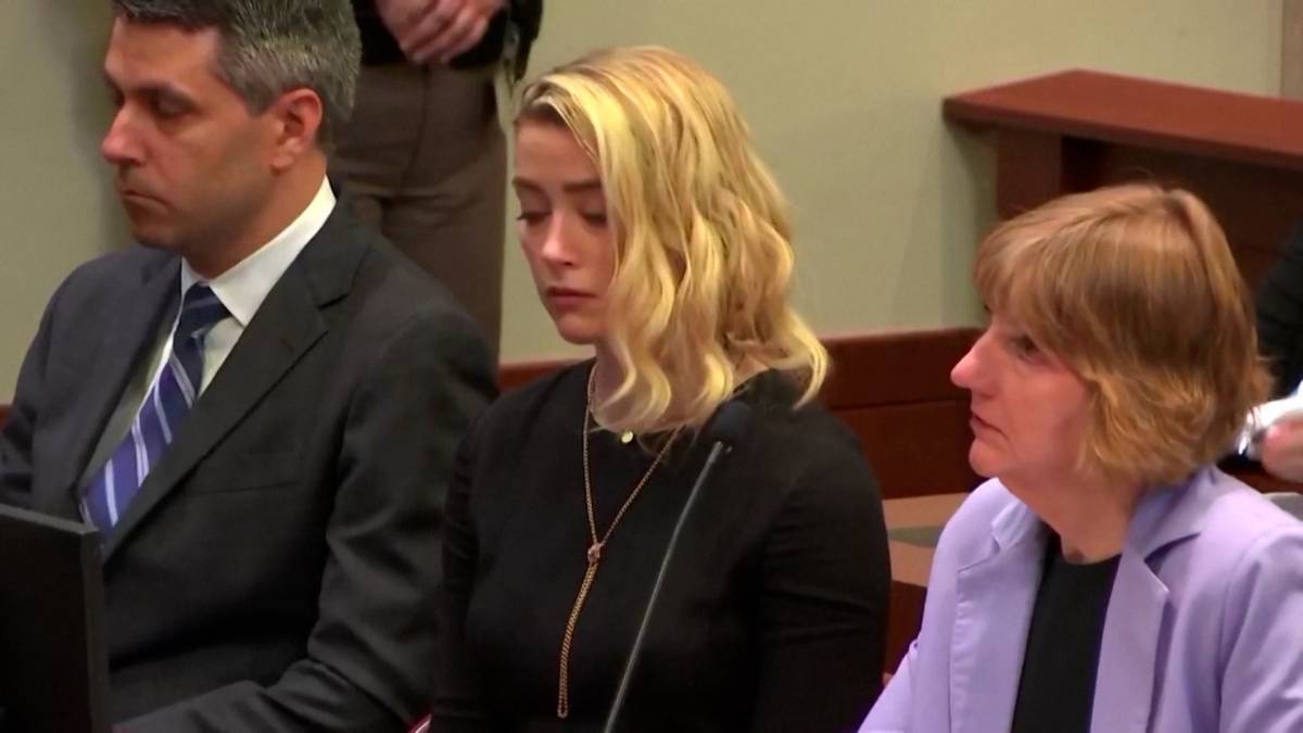 Click to play video: 'Jury awards Johnny Depp $15 million in damages in defamation suit against Amber Heard'