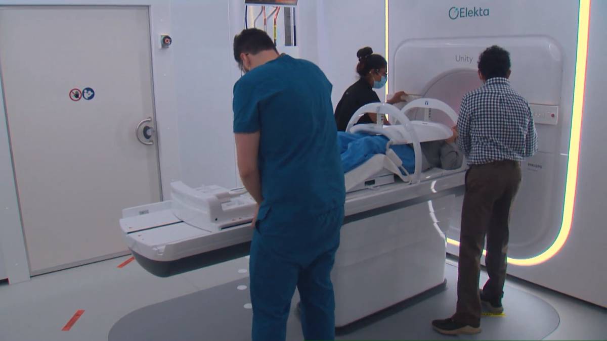 Click to play video: 'Doctors say colon cancer affecting patients at younger ages, advocates push to lower age for screening'