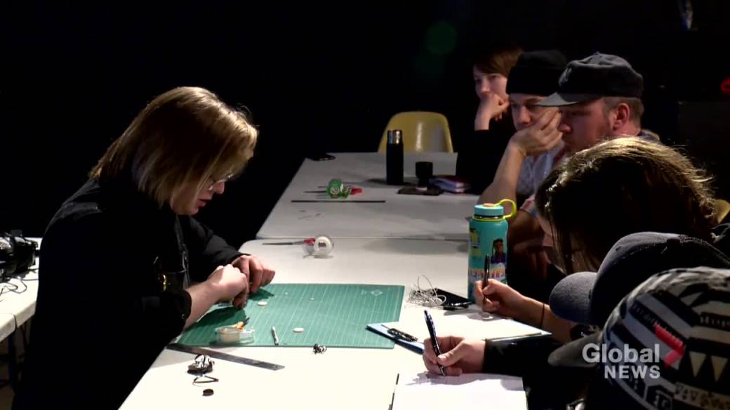 Click to play video: 'Artist uses tape cassettes for music experimentation'