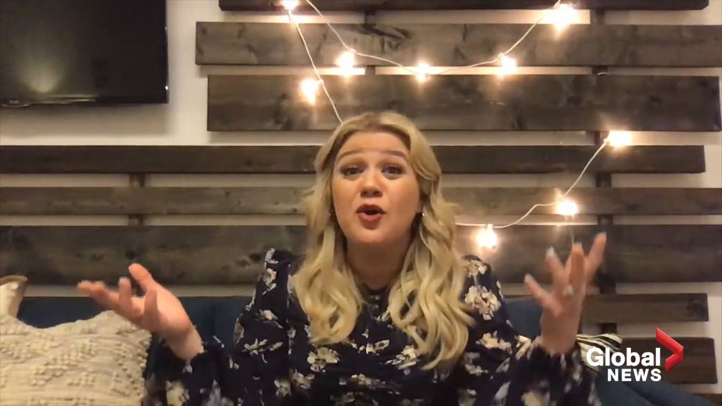 Click to play video: 'Kelly Clarkson claims Country music ‘is gone’'