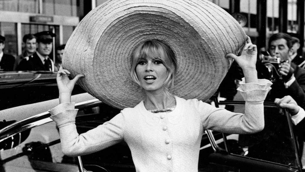 Click to play video: 'French actress Brigitte Bardot dead at 91'