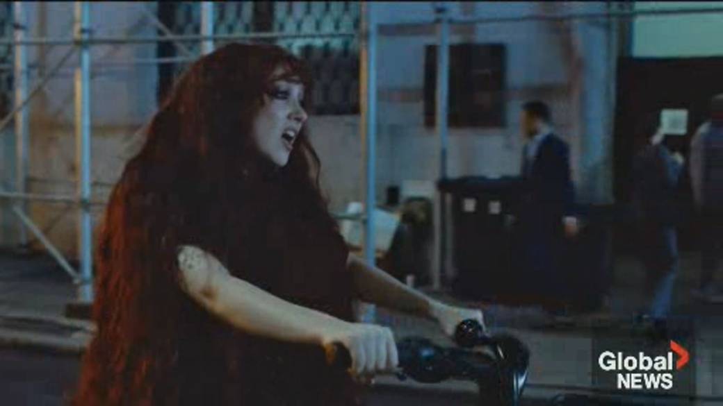 Click to play video: 'Pop star Chappell Roan shouts out Saskatchewan in new song'