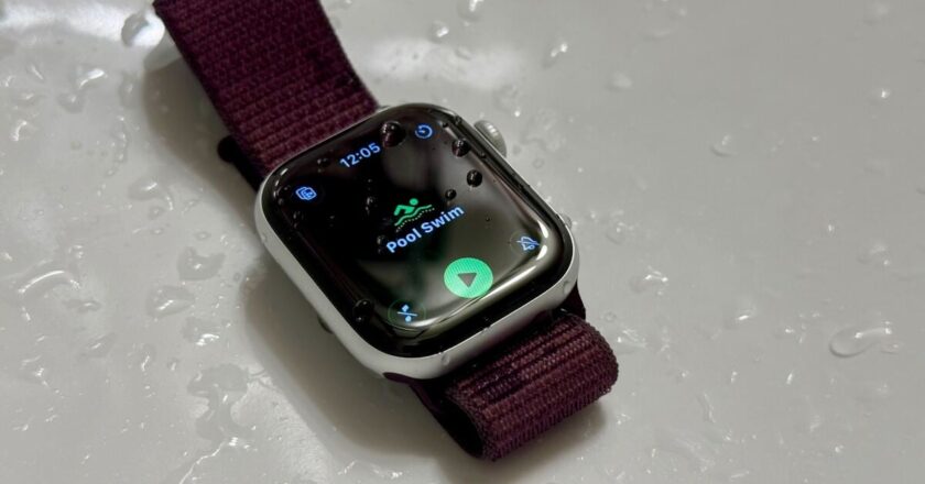 Are Smartwatches Really Waterproof? | Lifehacker