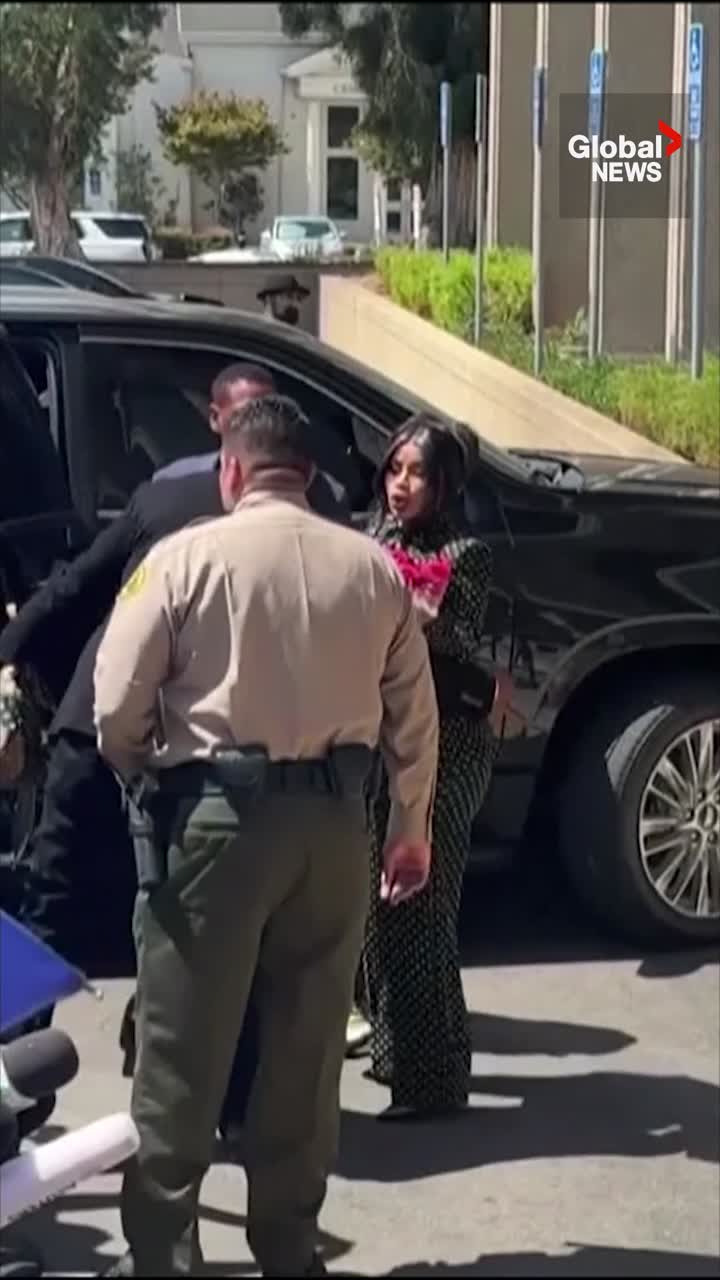 Click to play video: '‘Respect women!’: Cardi B throws pen at reporter over pregnancy question outside court'