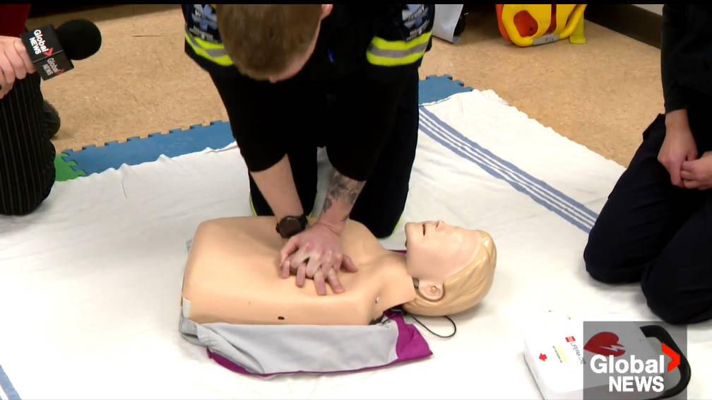Click to play video: 'Medic Minute: Cardiovascular health and importance of CPR & AED knowledge'