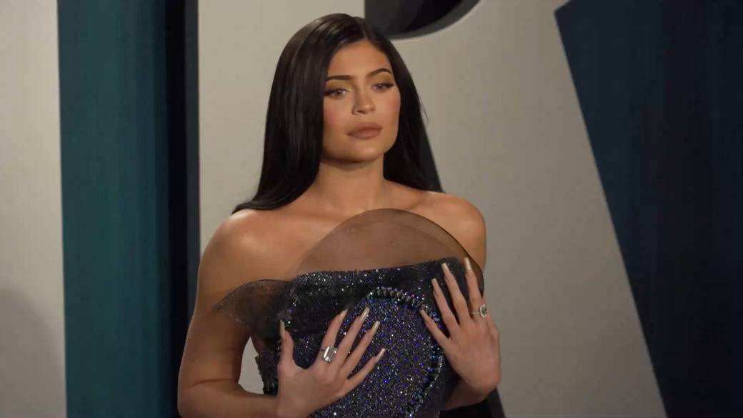 Click to play video: 'Kylie Jenner not a billionaire, Forbes says'