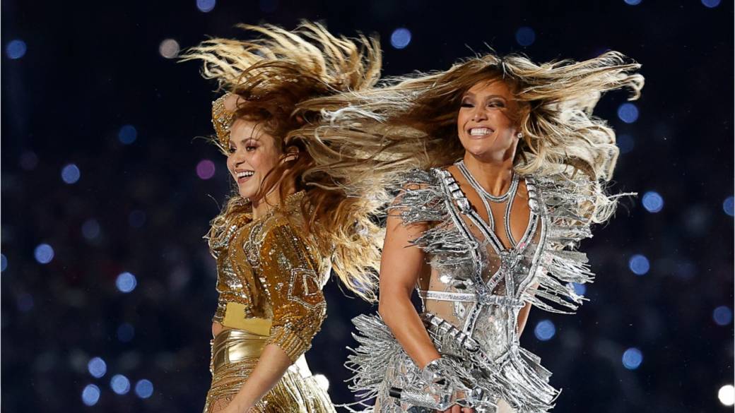 Click to play video: 'FCC receives more than 1,300 complaints over Shakira, Jennifer Lopez Super Bowl halftime show'