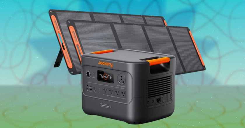 This Home Generator and Solar Panel Bundle Is $1,300 Off Right Now