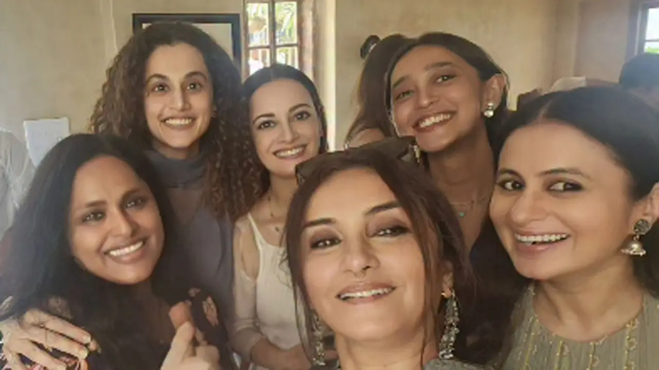 Divya Dutta enjoys a wonderful evening with Shabana Azmi Taapsee