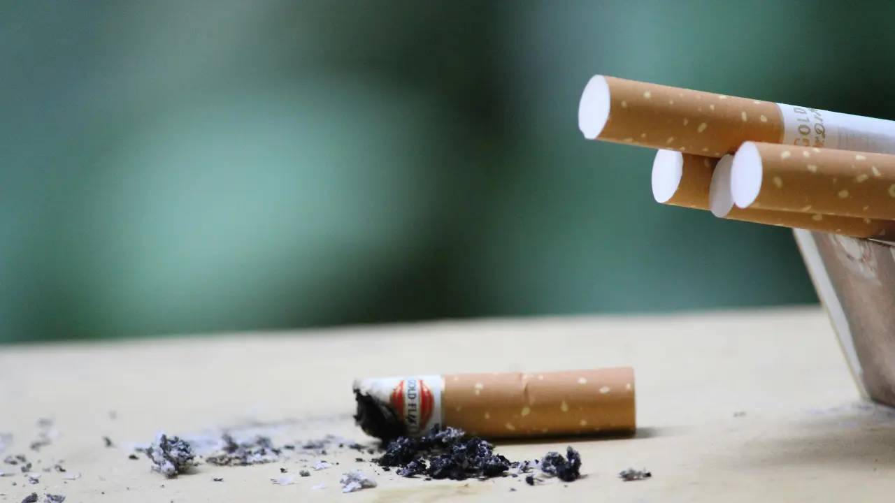 Fumes from herbal cigarettes may be more damaging than those