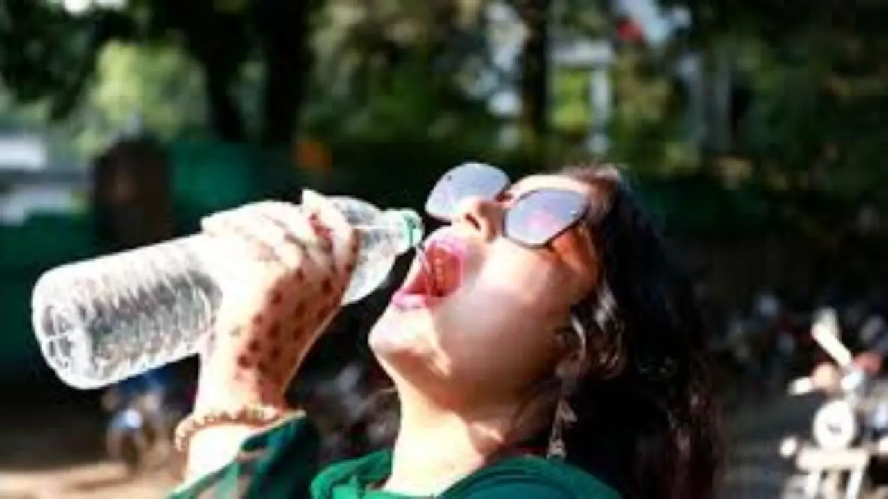 Water alone may not hydrate enough during heat waves, say experts 2 Water alone may not hydrate enough during heat waves say