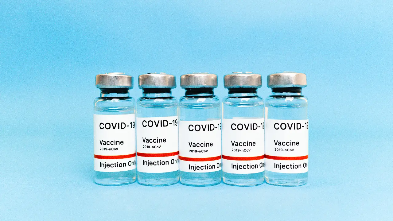 Evidence review reinforces mRNA vaccines' protection from severe illness 2 Evidence review reinforces mRNA vaccinesamp039 protection from severe illness