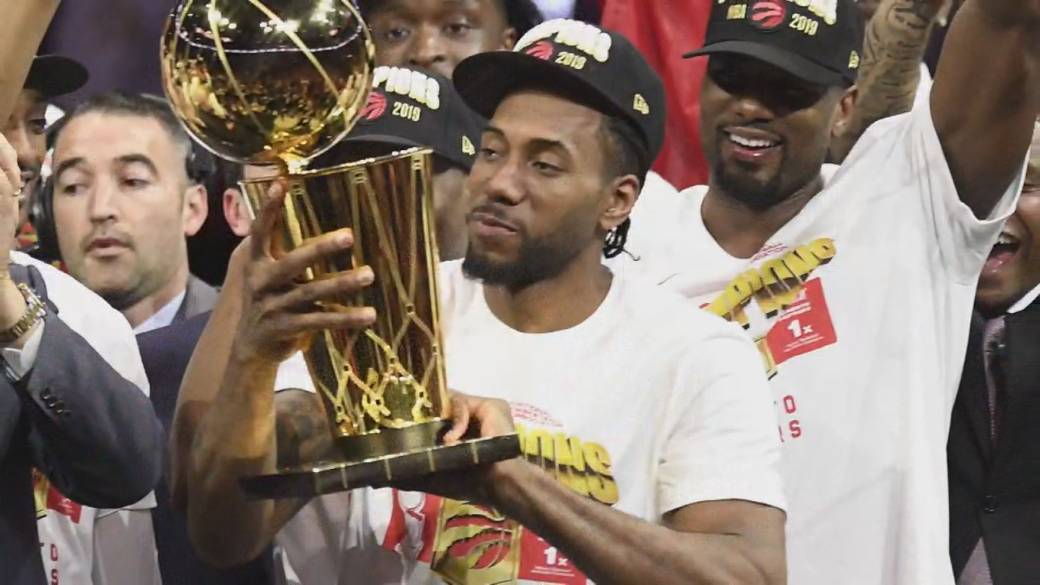 Click to play video: 'Raptors put Kawhi Leonard trade on hold, Jays surging ahead of All-Star break'