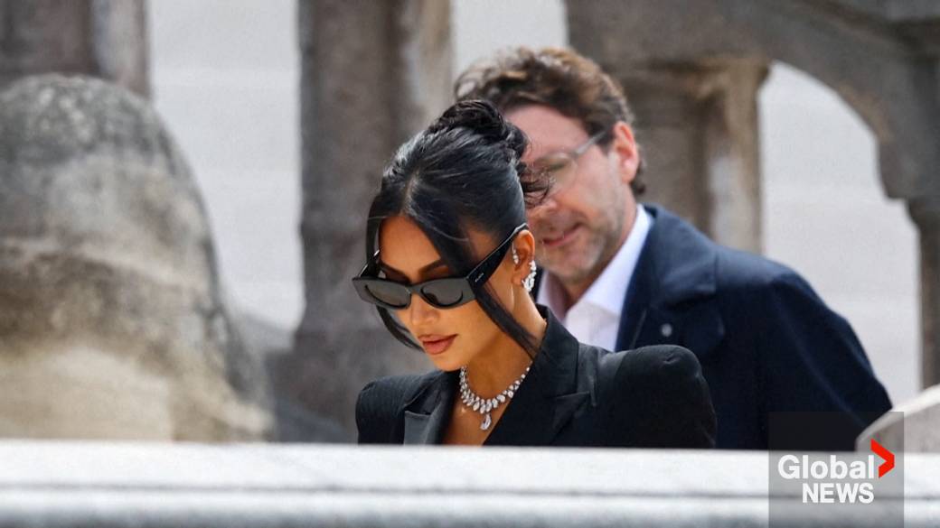 Click to play video: 'French court convicts thieves in Kim Kardashian armed jewel heist'