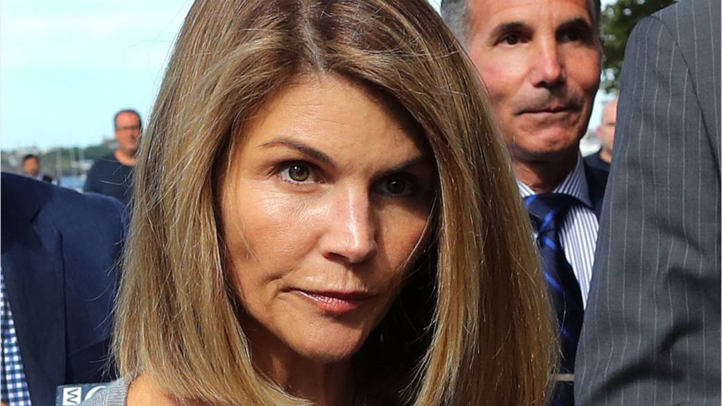 Click to play video: 'Lori Loughlin, husband pleads guilty to college scam'