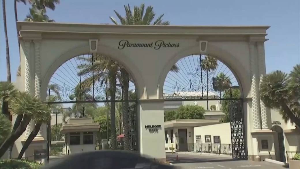 Click to play video: 'Trump takes aim at Hollywood North'