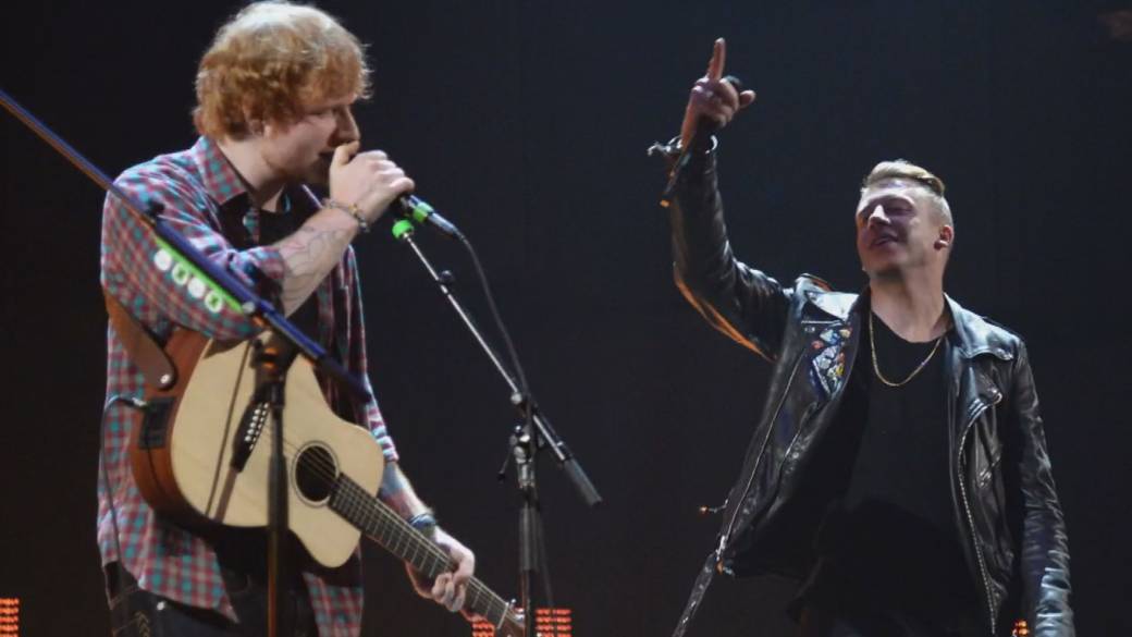 Click to play video: 'Ed Sheeran’s supporting acts quit tour over Macklemore’s removal'