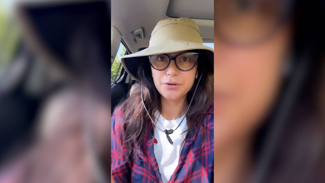 Click to play video: 'Bruce Willis’ wife gives tearful update amid his dementia battle'