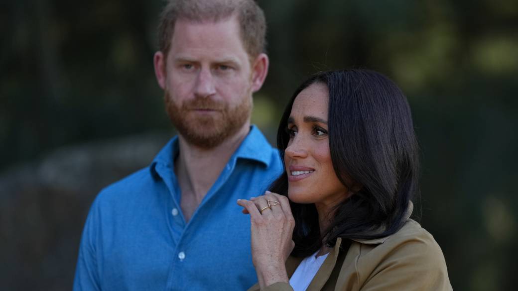 Click to play video: 'Prince Harry, Meghan Markle change children’s school over security fears'