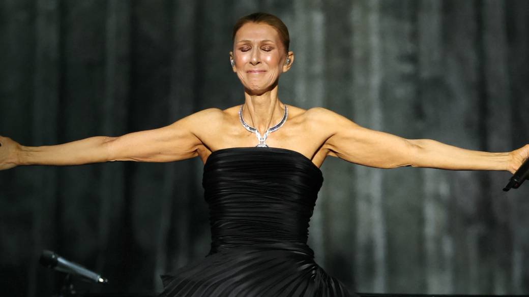 Click to play video: 'Celine Dion returns to the stage after 6 years at Paris residency: ‘I missed this’'